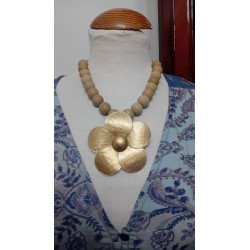 COLLAR BEIGE FLOR